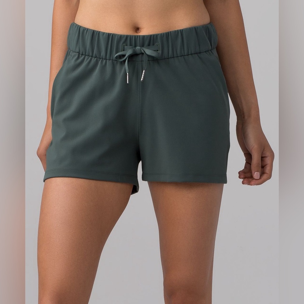 Lululemon On The Fly Short (3") Dark Forest Green Sz 6